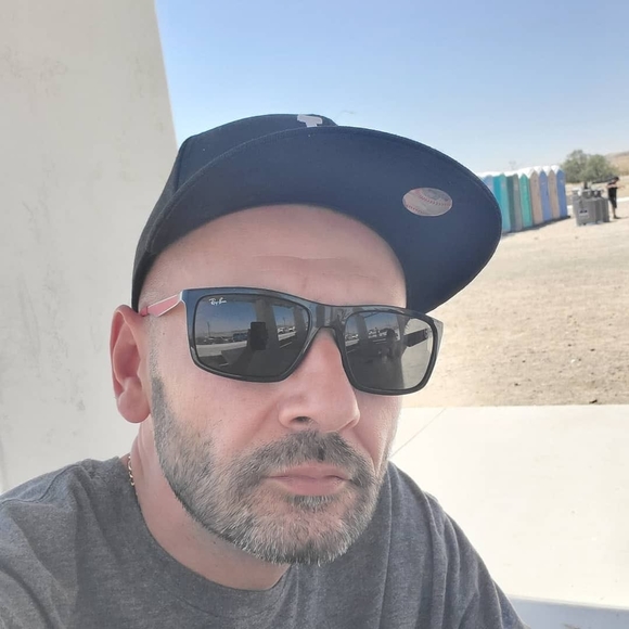 Meet your Posher, Peter - Picture 1 of 1